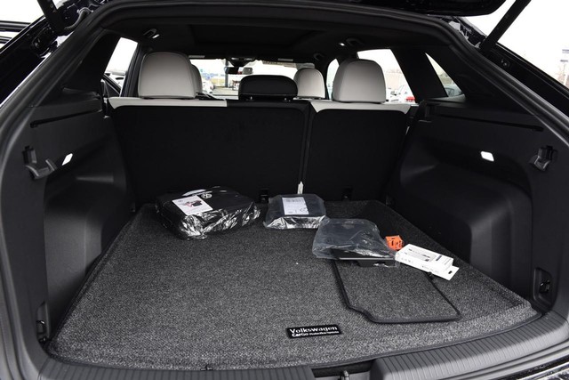 Volkswagen Atlas Cross Sport Vehicle Image 25