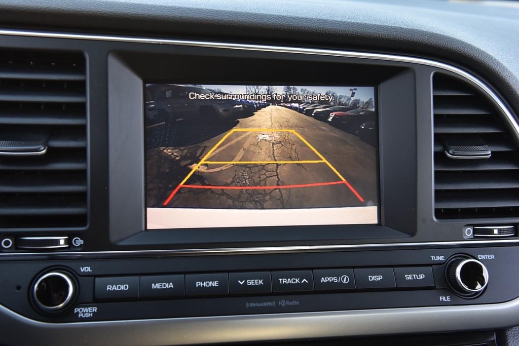 Hyundai Elantra Vehicle Full-screen Gallery Image 12