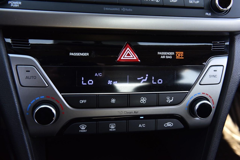 Hyundai Elantra Vehicle Full-screen Gallery Image 14