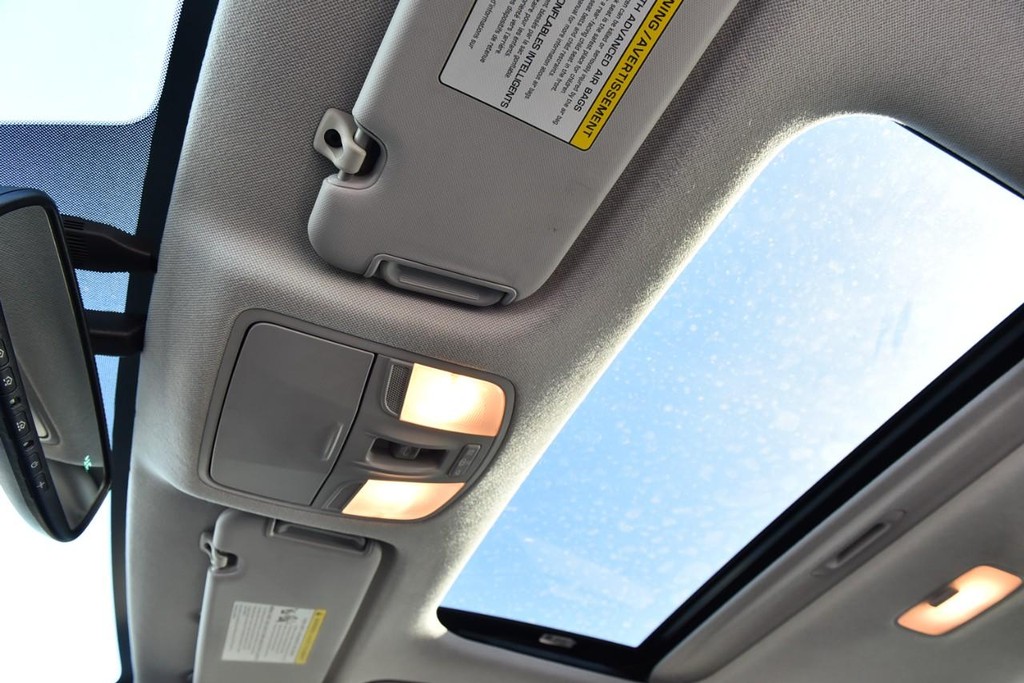 Hyundai Elantra Vehicle Full-screen Gallery Image 21