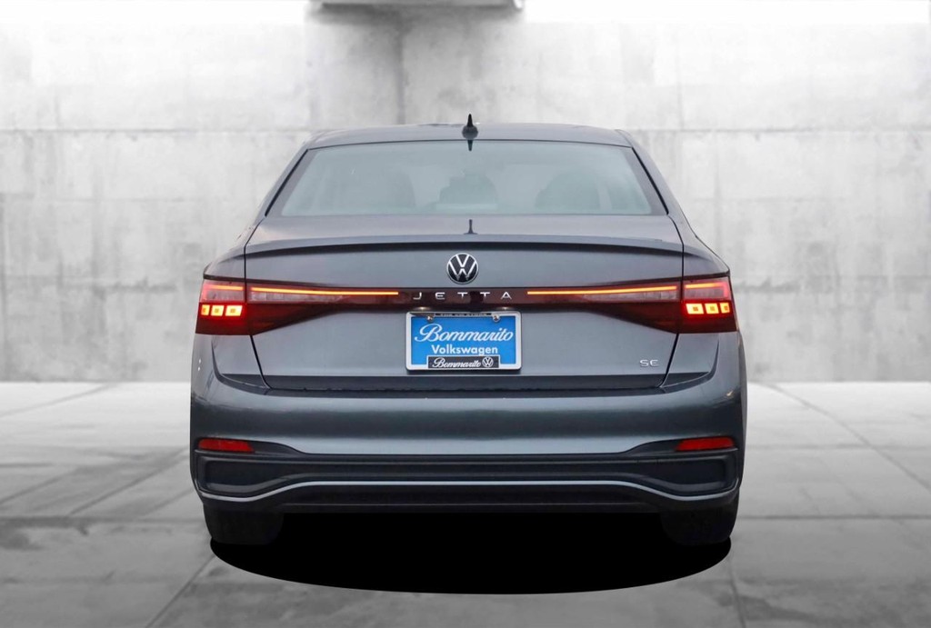 Volkswagen Jetta Vehicle Full-screen Gallery Image 6