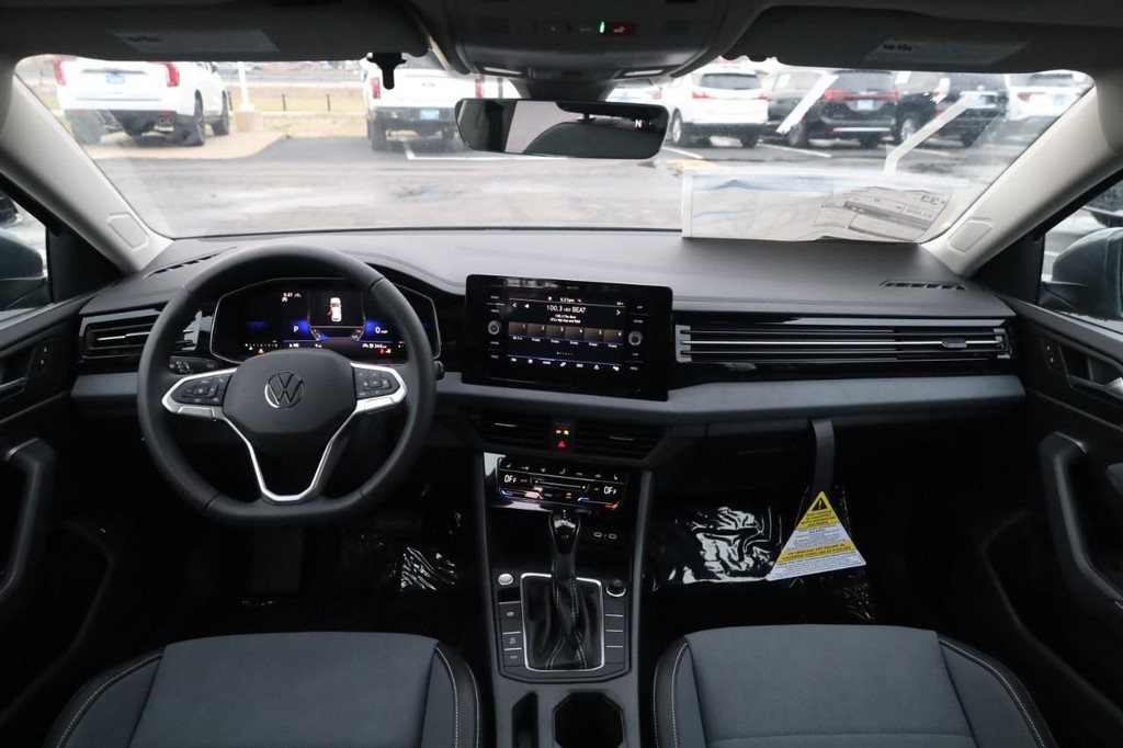 Volkswagen Jetta Vehicle Full-screen Gallery Image 7