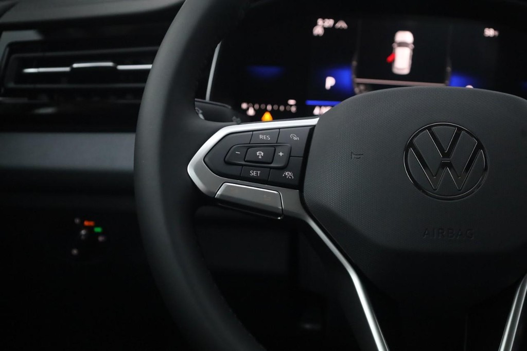 Volkswagen Jetta Vehicle Full-screen Gallery Image 10