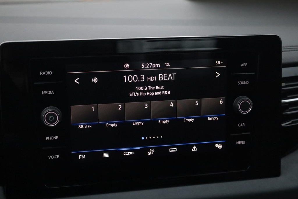 Volkswagen Jetta Vehicle Full-screen Gallery Image 14