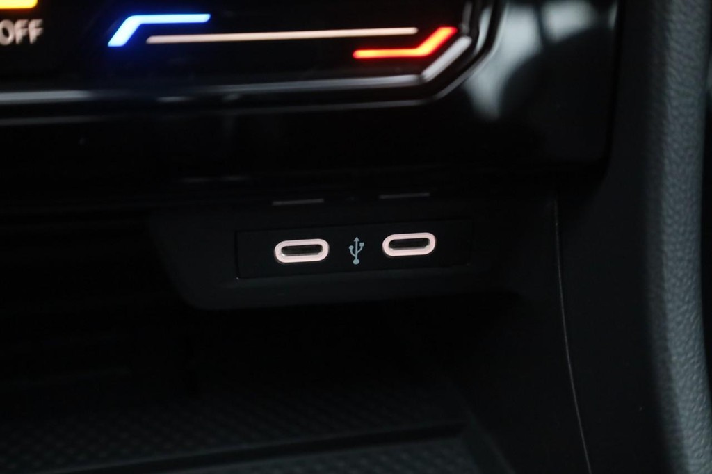 Volkswagen Jetta Vehicle Full-screen Gallery Image 17