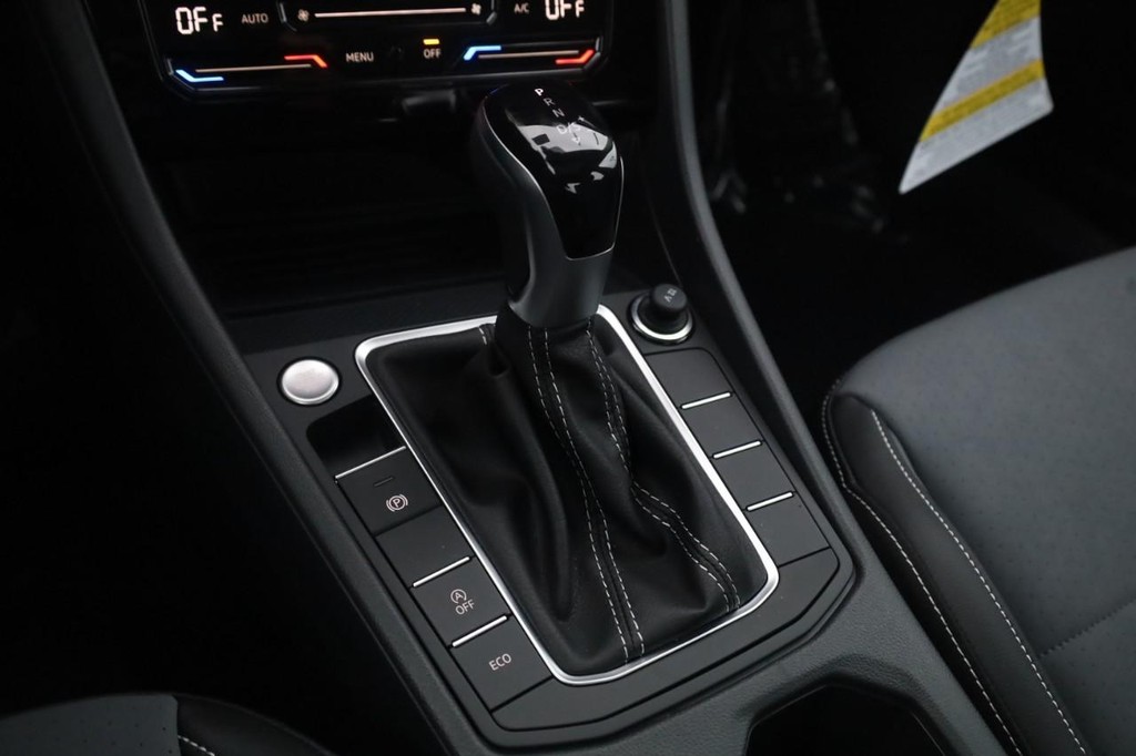 Volkswagen Jetta Vehicle Full-screen Gallery Image 18