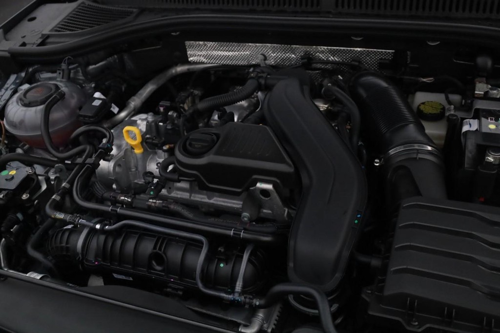 Volkswagen Jetta Vehicle Full-screen Gallery Image 24