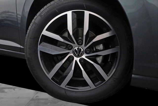 Volkswagen Jetta Vehicle Image 03