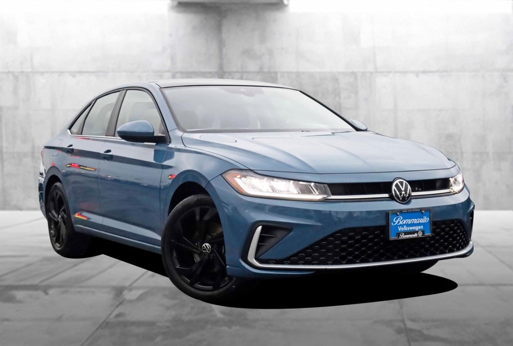 Volkswagen Jetta Vehicle Full-screen Gallery Image 2