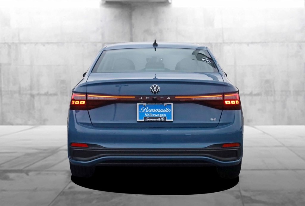 Volkswagen Jetta Vehicle Full-screen Gallery Image 6