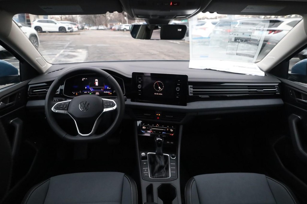 Volkswagen Jetta Vehicle Full-screen Gallery Image 7