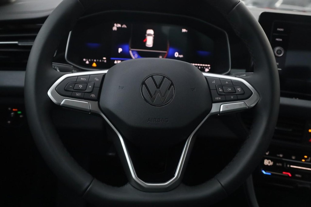 Volkswagen Jetta Vehicle Full-screen Gallery Image 8