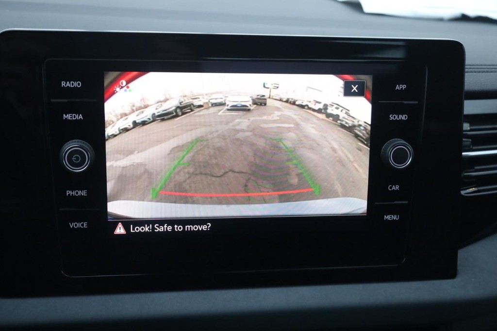 Volkswagen Jetta Vehicle Full-screen Gallery Image 15