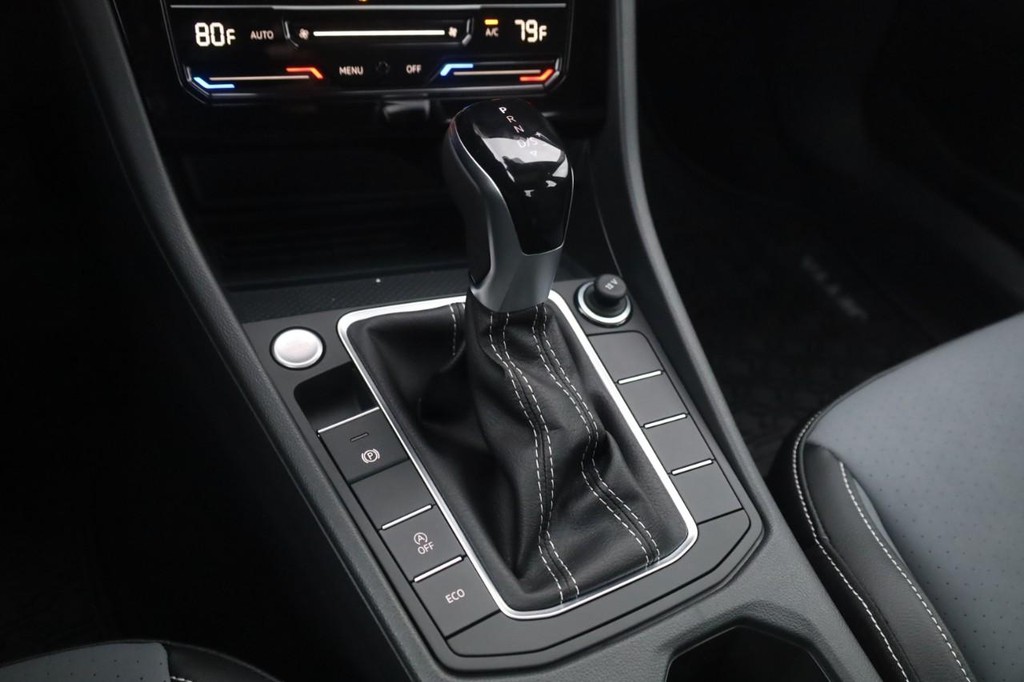 Volkswagen Jetta Vehicle Full-screen Gallery Image 18