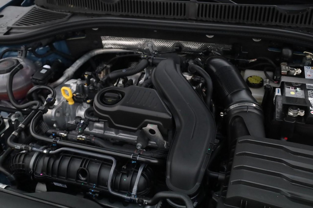 Volkswagen Jetta Vehicle Full-screen Gallery Image 24