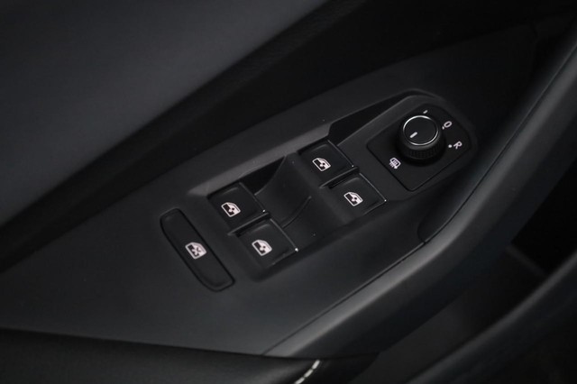 Volkswagen Jetta Vehicle Image 11