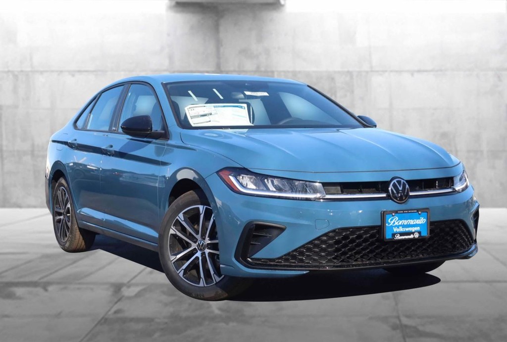 Volkswagen Jetta Vehicle Full-screen Gallery Image 2