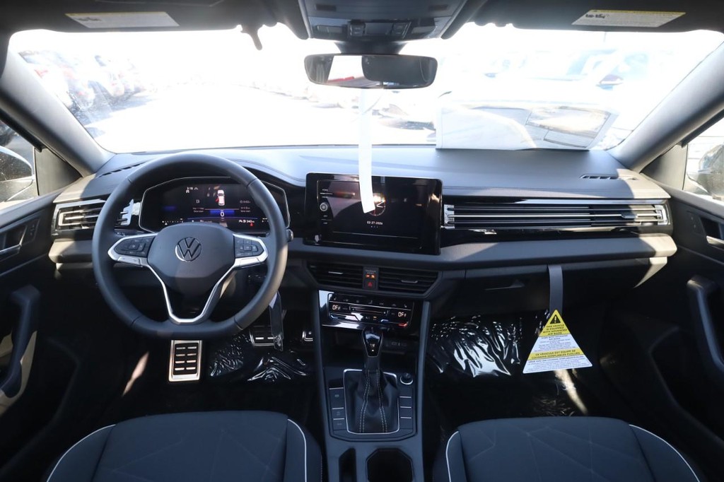 Volkswagen Jetta Vehicle Full-screen Gallery Image 7