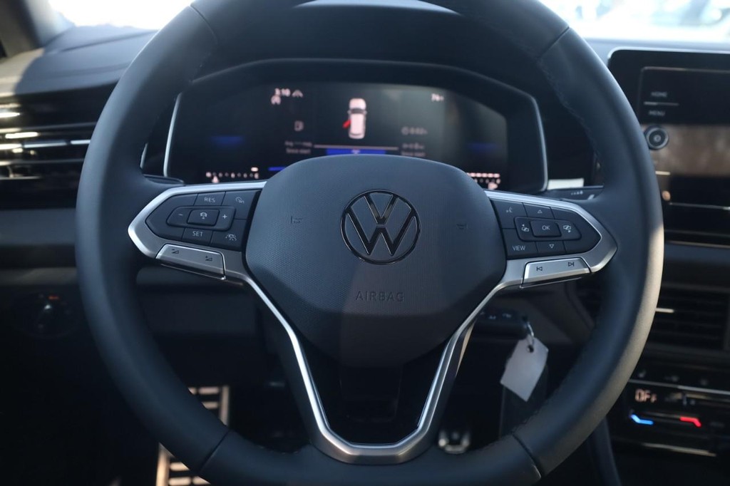 Volkswagen Jetta Vehicle Full-screen Gallery Image 8