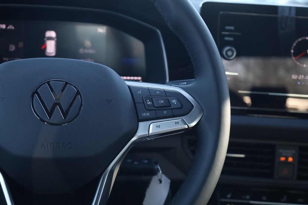 Volkswagen Jetta Vehicle Full-screen Gallery Image 9