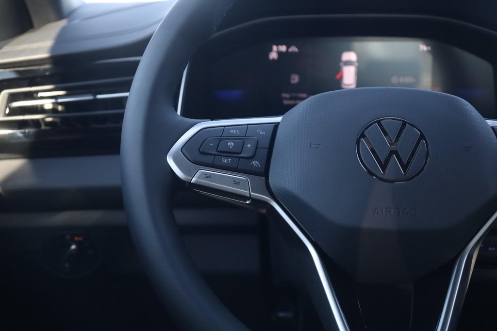 Volkswagen Jetta Vehicle Full-screen Gallery Image 10