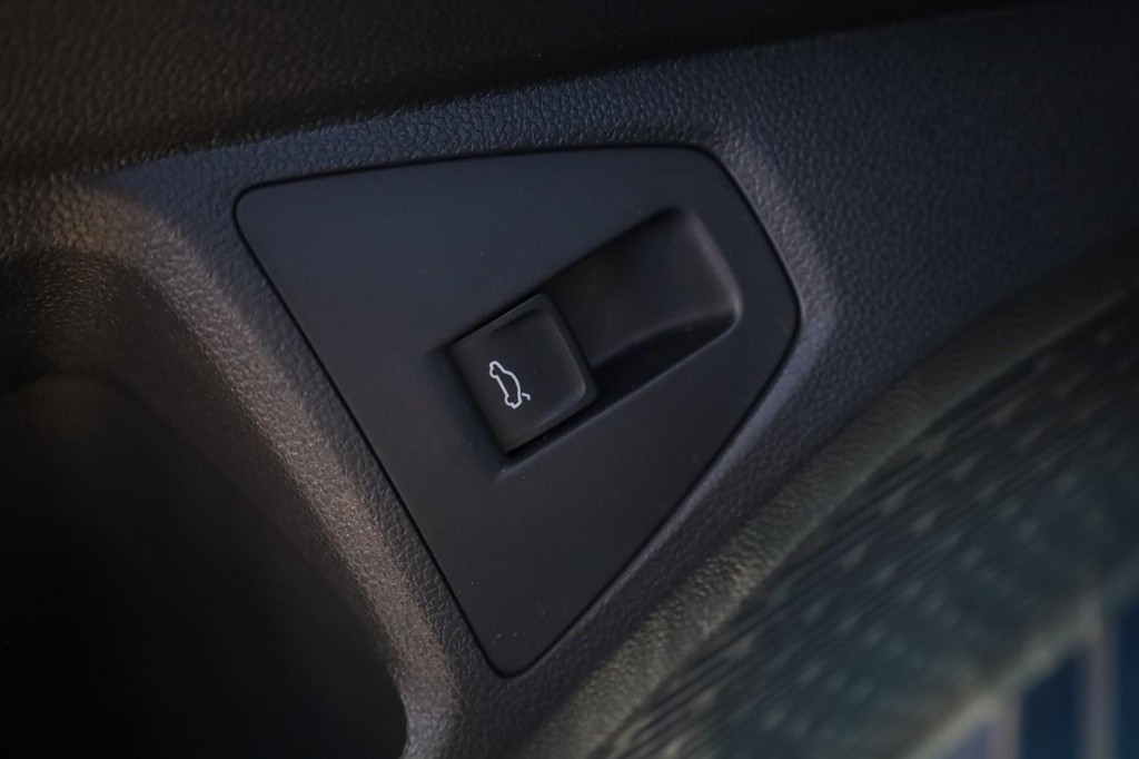 Volkswagen Jetta Vehicle Full-screen Gallery Image 12