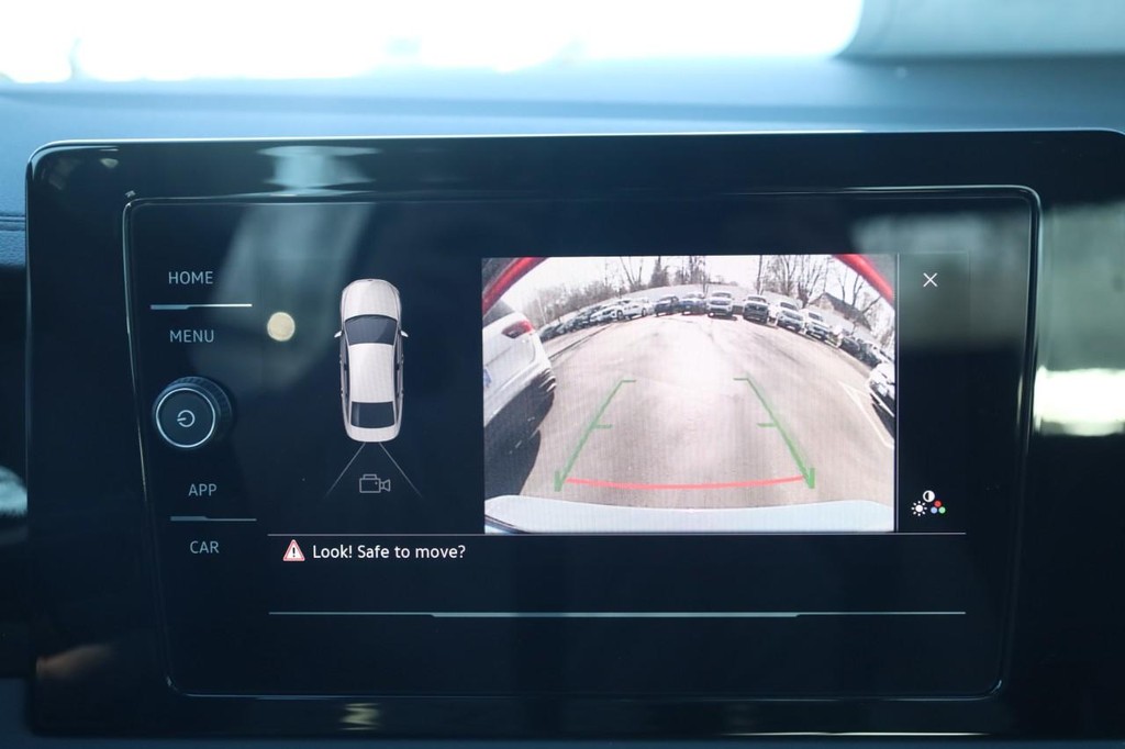 Volkswagen Jetta Vehicle Full-screen Gallery Image 15