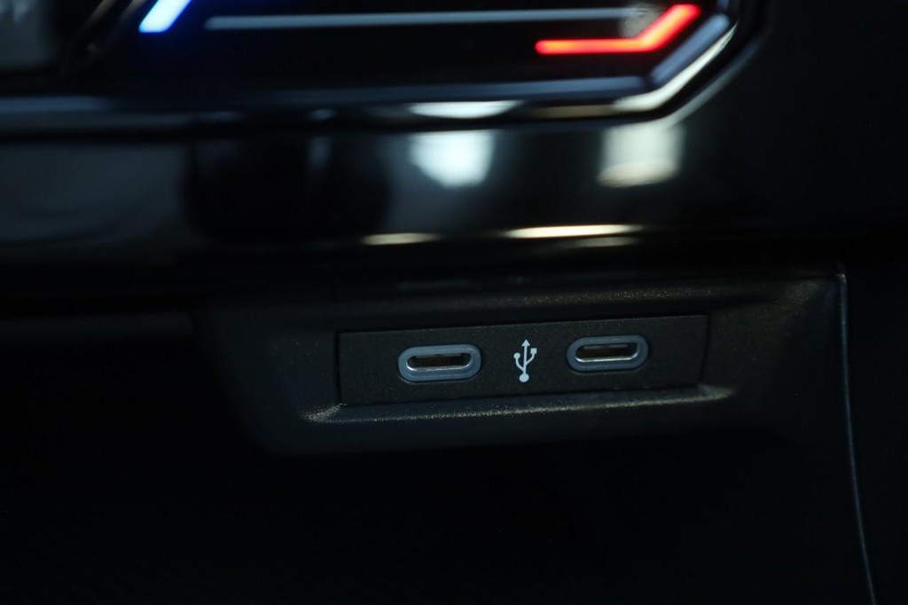 Volkswagen Jetta Vehicle Full-screen Gallery Image 17