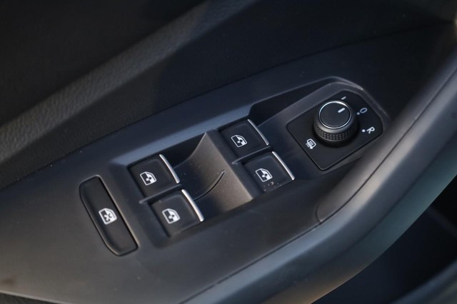 Volkswagen Jetta Vehicle Image 11