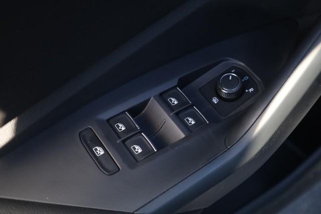 Volkswagen Jetta Vehicle Image 11