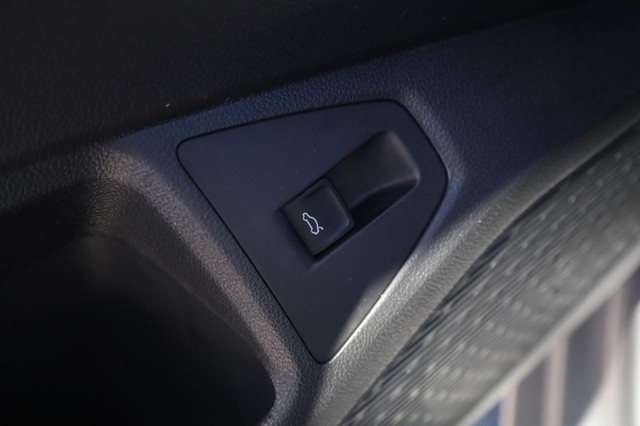 Volkswagen Jetta Vehicle Image 12