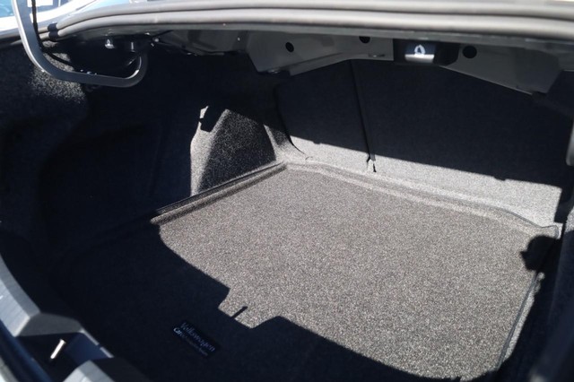 Volkswagen Jetta Vehicle Image 22