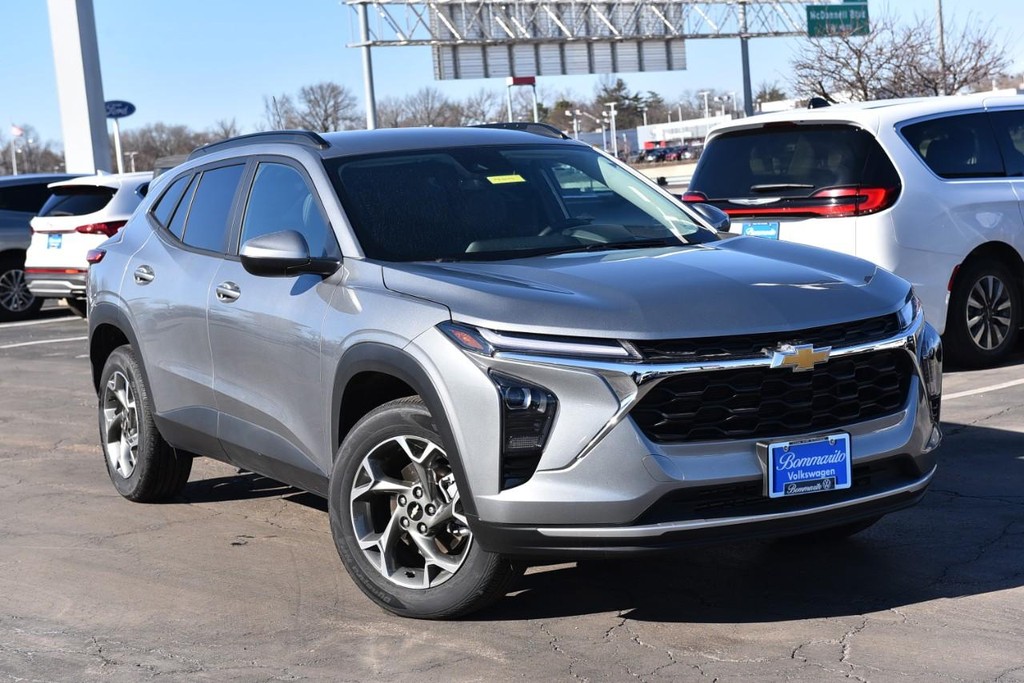 Chevrolet Trax Vehicle Full-screen Gallery Image 2