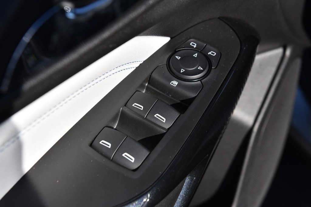 Chevrolet Trax Vehicle Full-screen Gallery Image 8