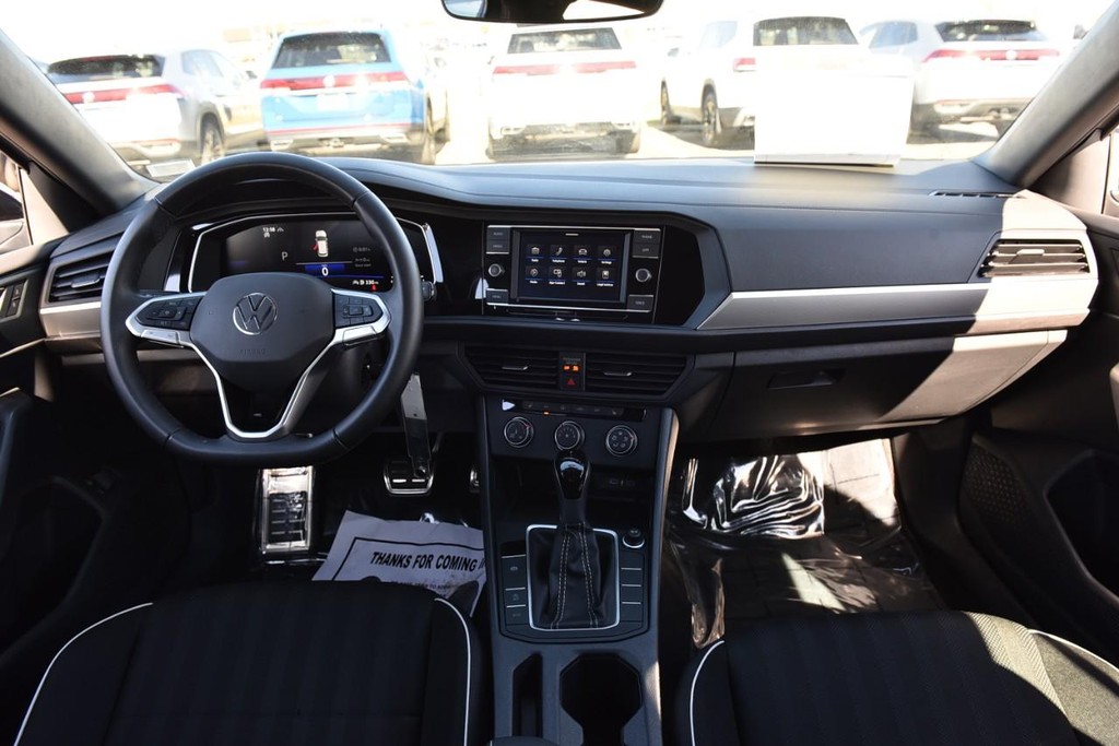 Volkswagen Jetta Vehicle Full-screen Gallery Image 7