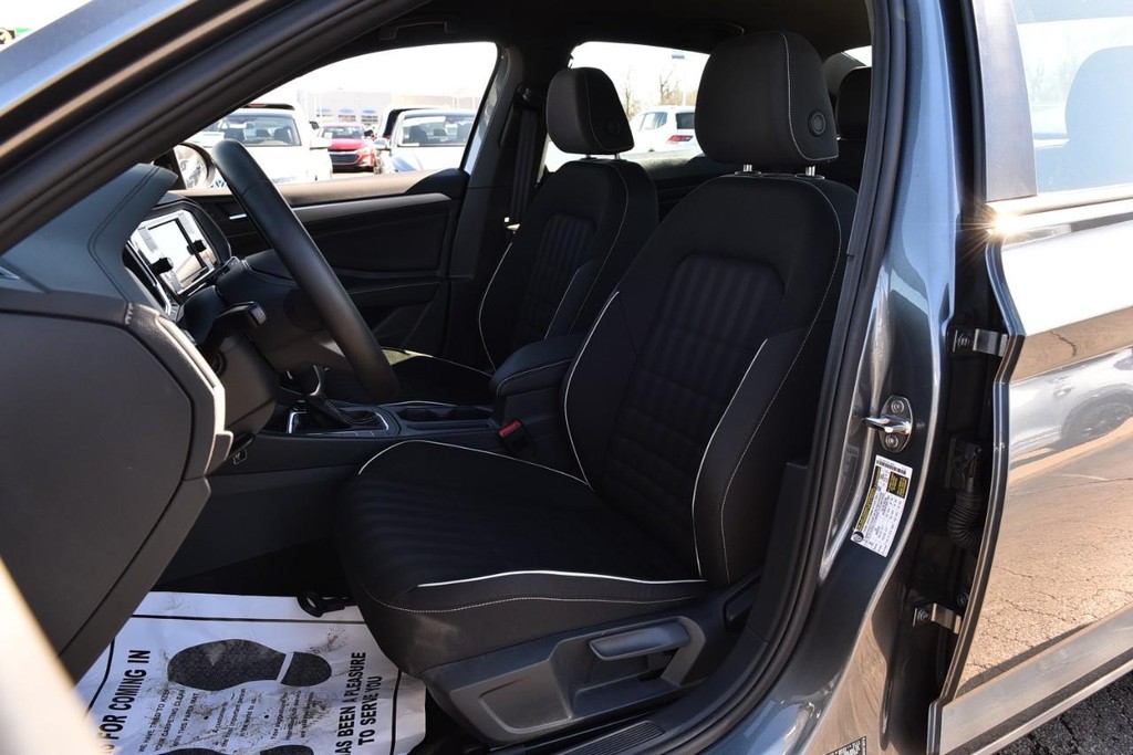 Volkswagen Jetta Vehicle Full-screen Gallery Image 19