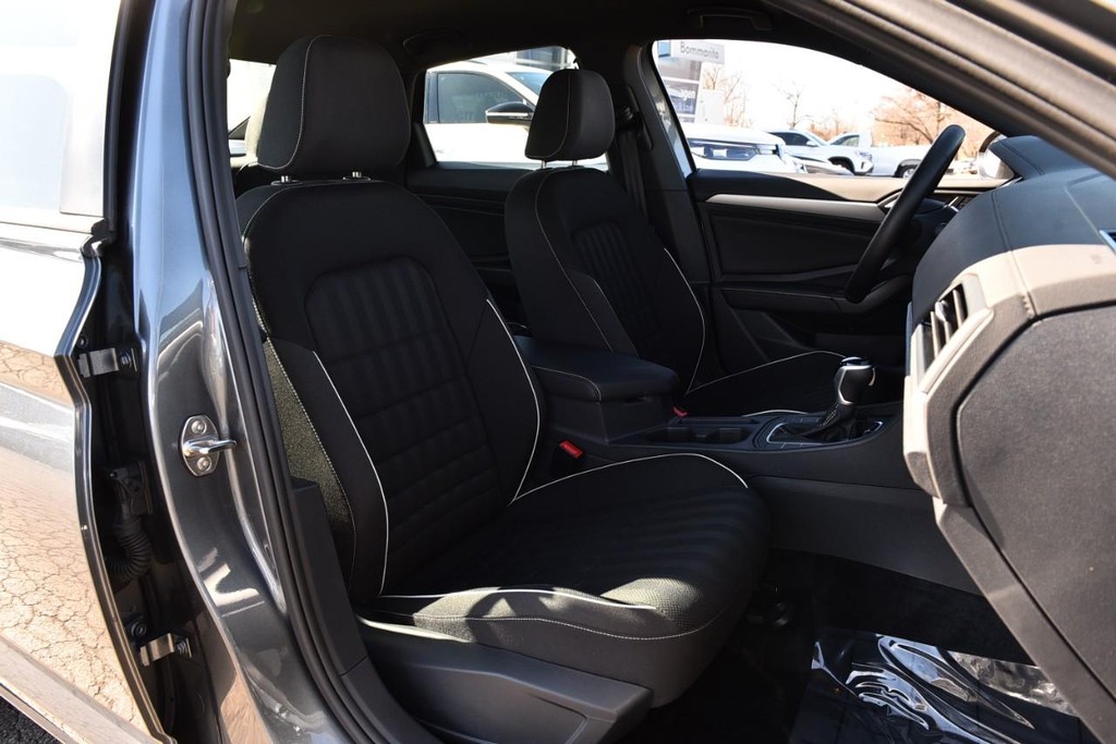 Volkswagen Jetta Vehicle Full-screen Gallery Image 20