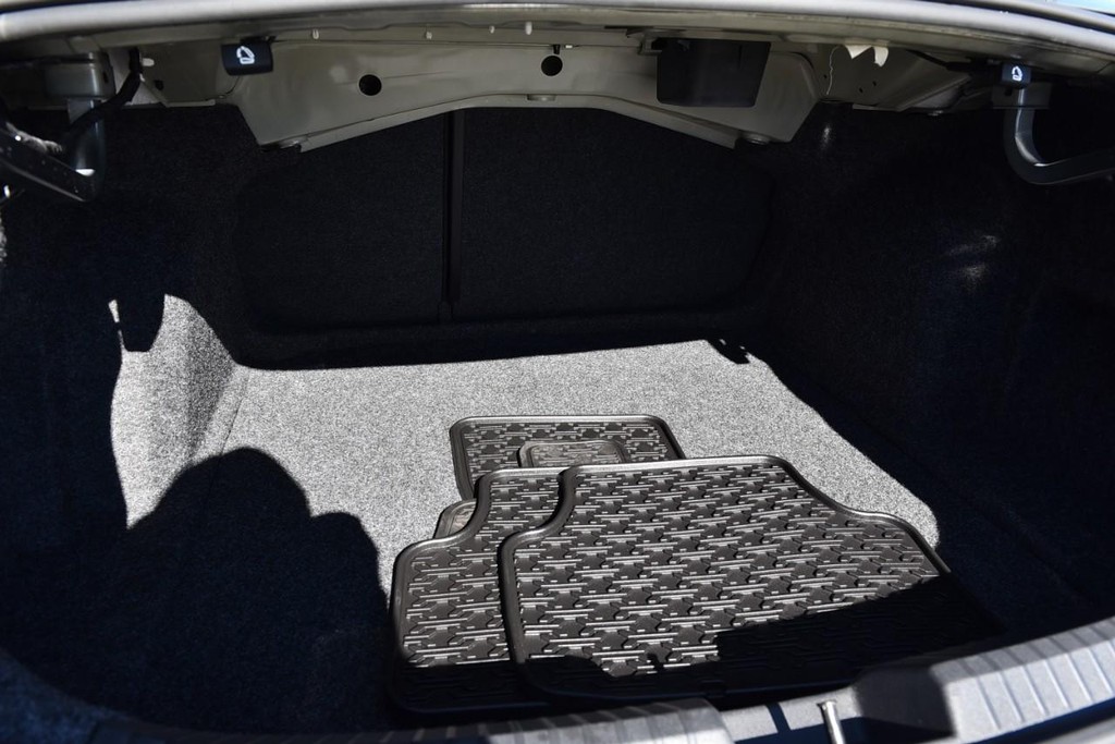 Volkswagen Jetta Vehicle Full-screen Gallery Image 22