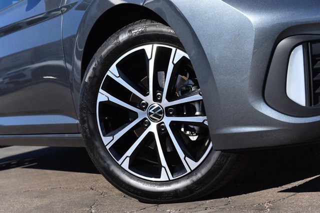 Volkswagen Jetta Vehicle Image 03