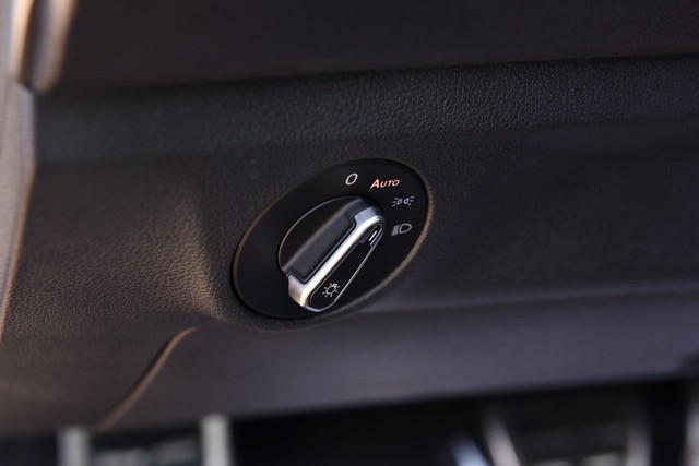 Volkswagen Jetta Vehicle Image 11