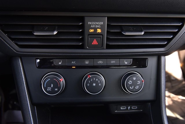 Volkswagen Jetta Vehicle Image 15