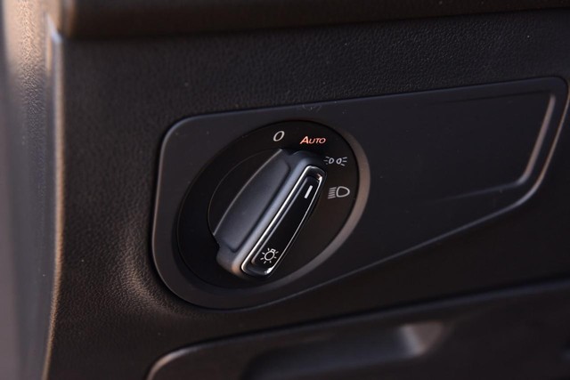 Volkswagen Tiguan Vehicle Image 11