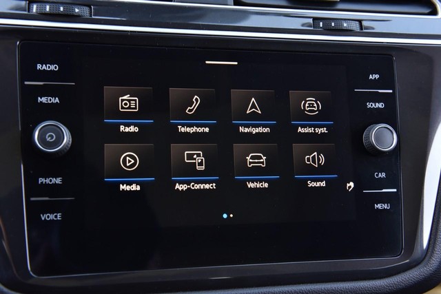 Volkswagen Tiguan Vehicle Image 14