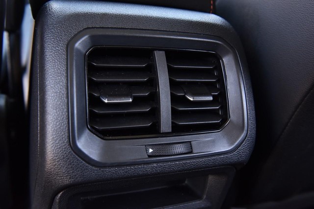 Volkswagen Tiguan Vehicle Image 23