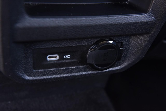 Volkswagen Tiguan Vehicle Image 24