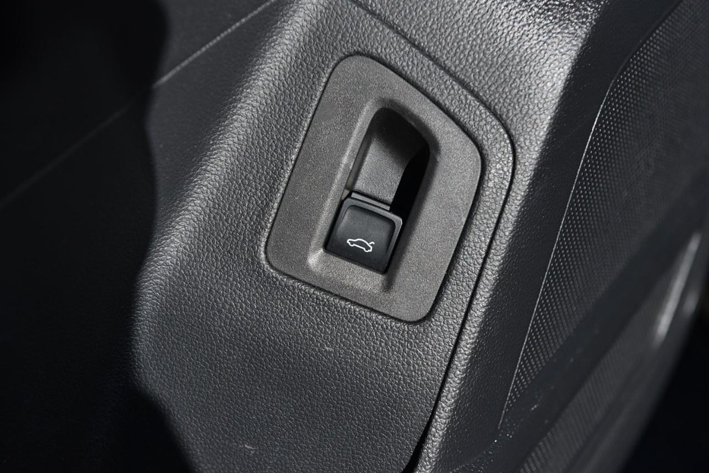 Volkswagen Atlas Vehicle Full-screen Gallery Image 9