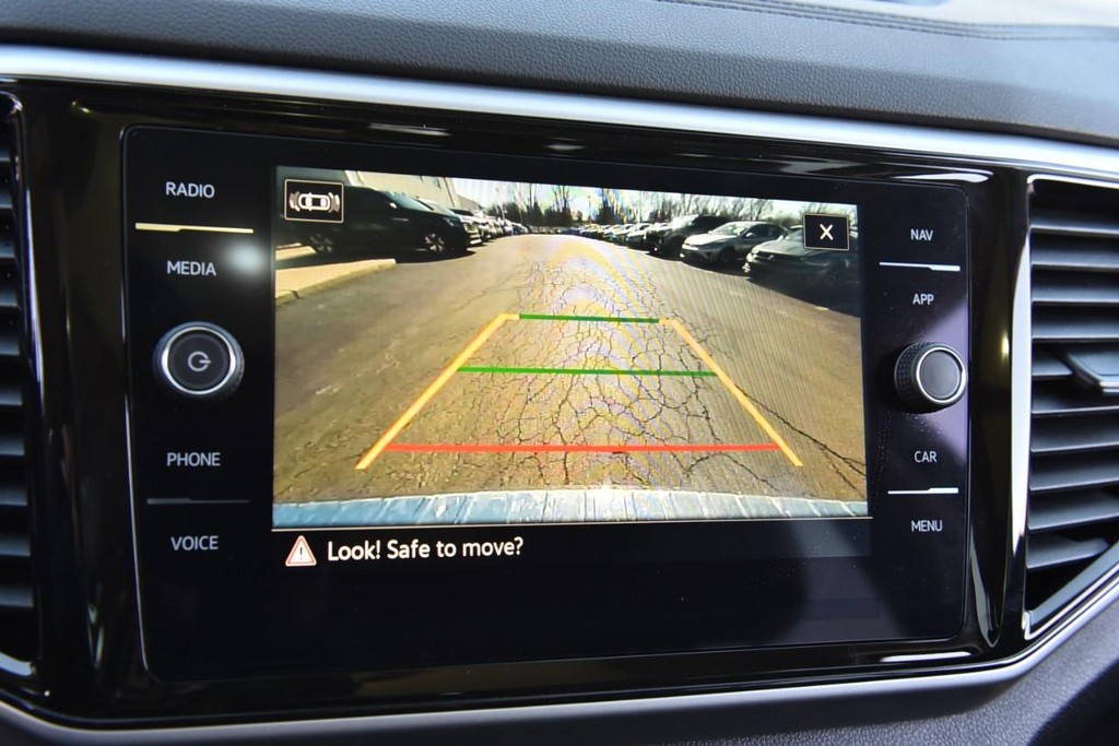 Volkswagen Atlas Vehicle Full-screen Gallery Image 13