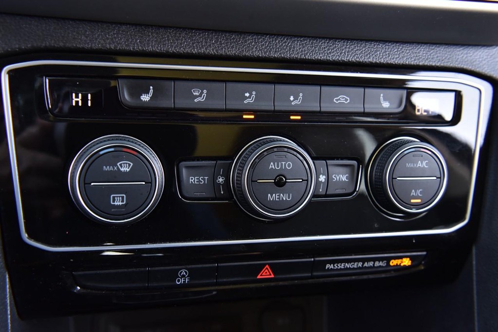 Volkswagen Atlas Vehicle Full-screen Gallery Image 15