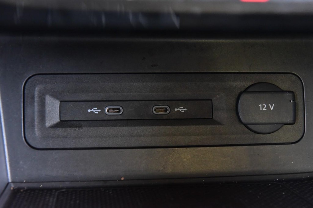 Volkswagen Atlas Vehicle Full-screen Gallery Image 16