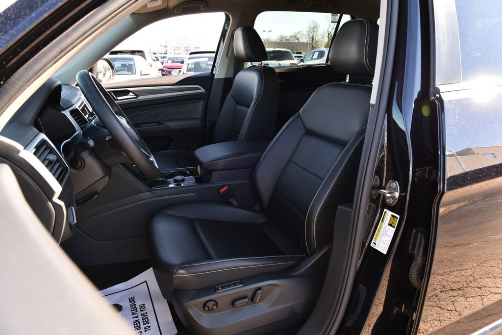 Volkswagen Atlas Vehicle Full-screen Gallery Image 19